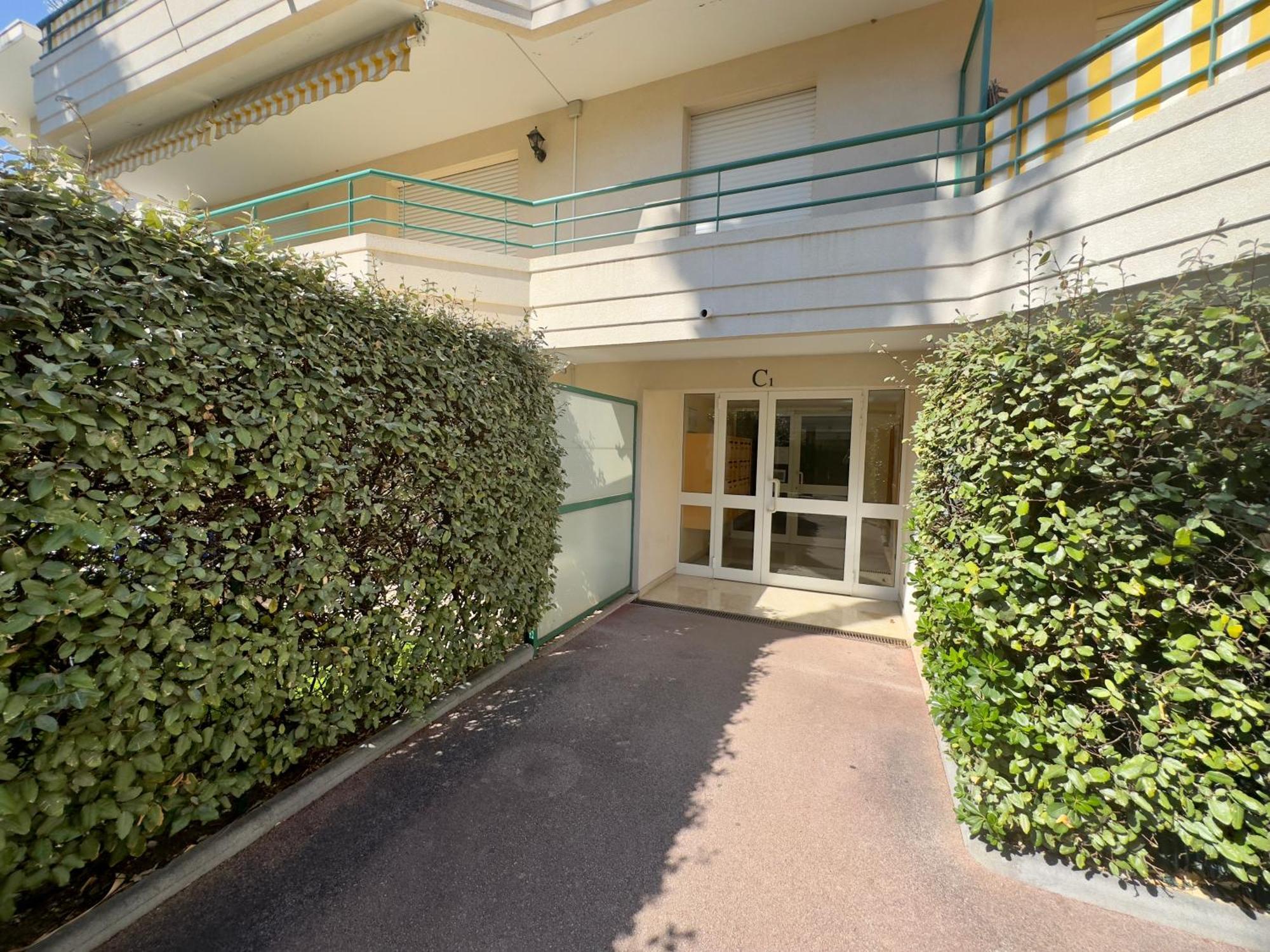 Regent Cote D'Azur Air-Conditioned, Pool, Garden & Parking 빌뇌브루베 외부 사진