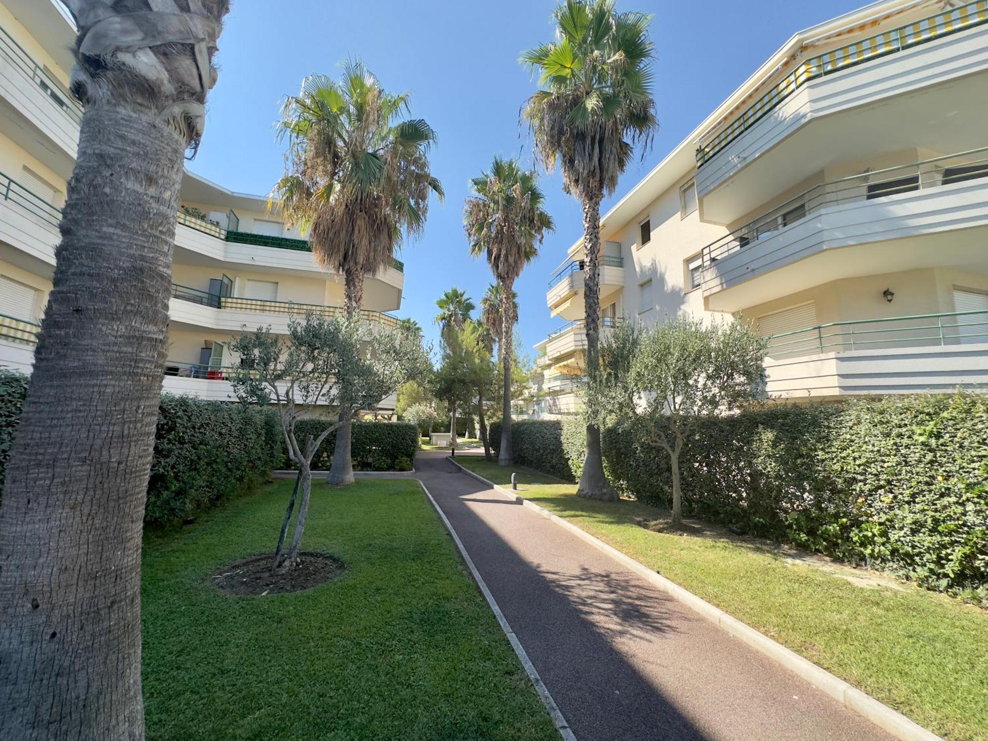 Regent Cote D'Azur Air-Conditioned, Pool, Garden & Parking 빌뇌브루베 외부 사진