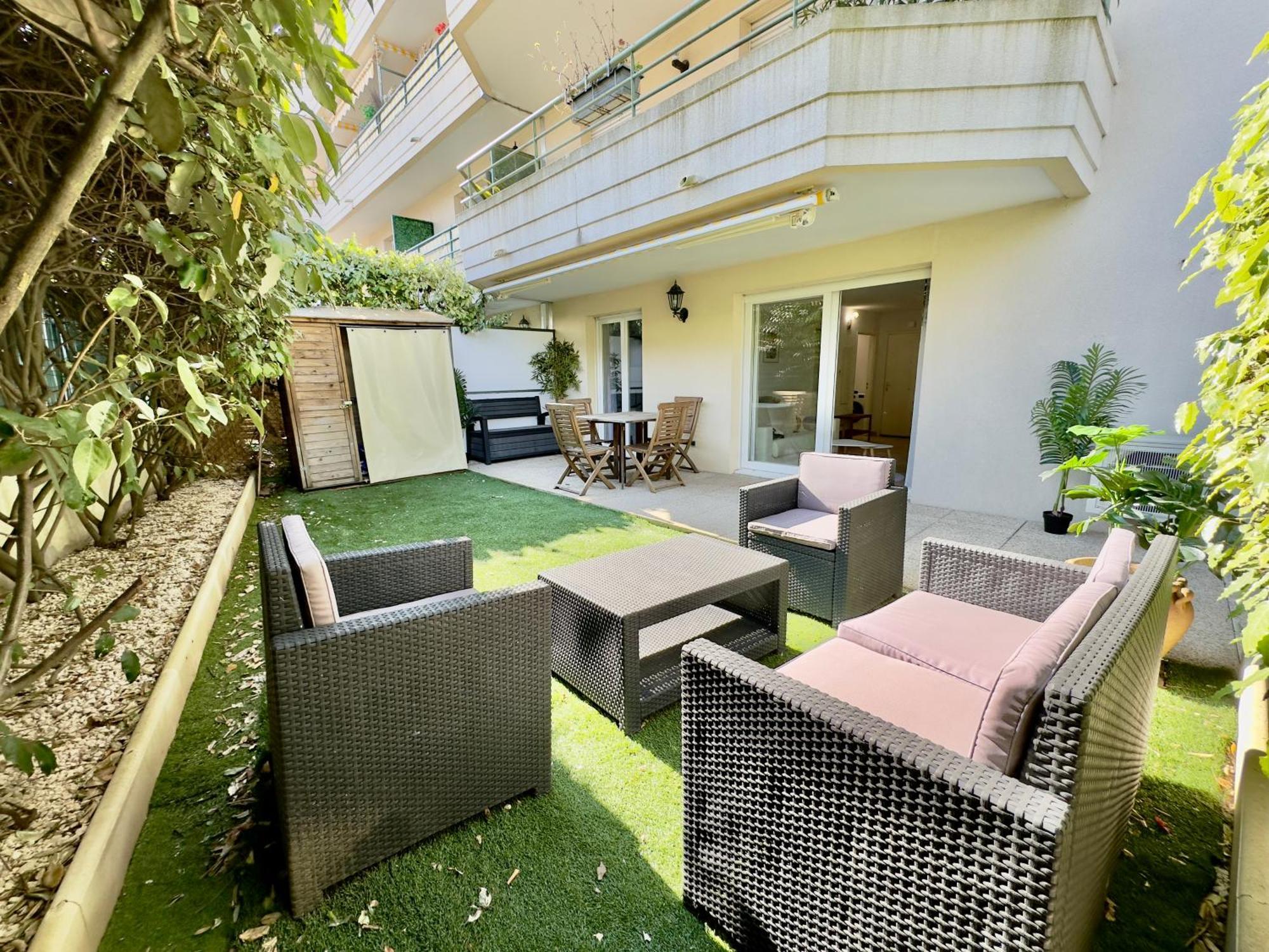 Regent Cote D'Azur Air-Conditioned, Pool, Garden & Parking 빌뇌브루베 외부 사진